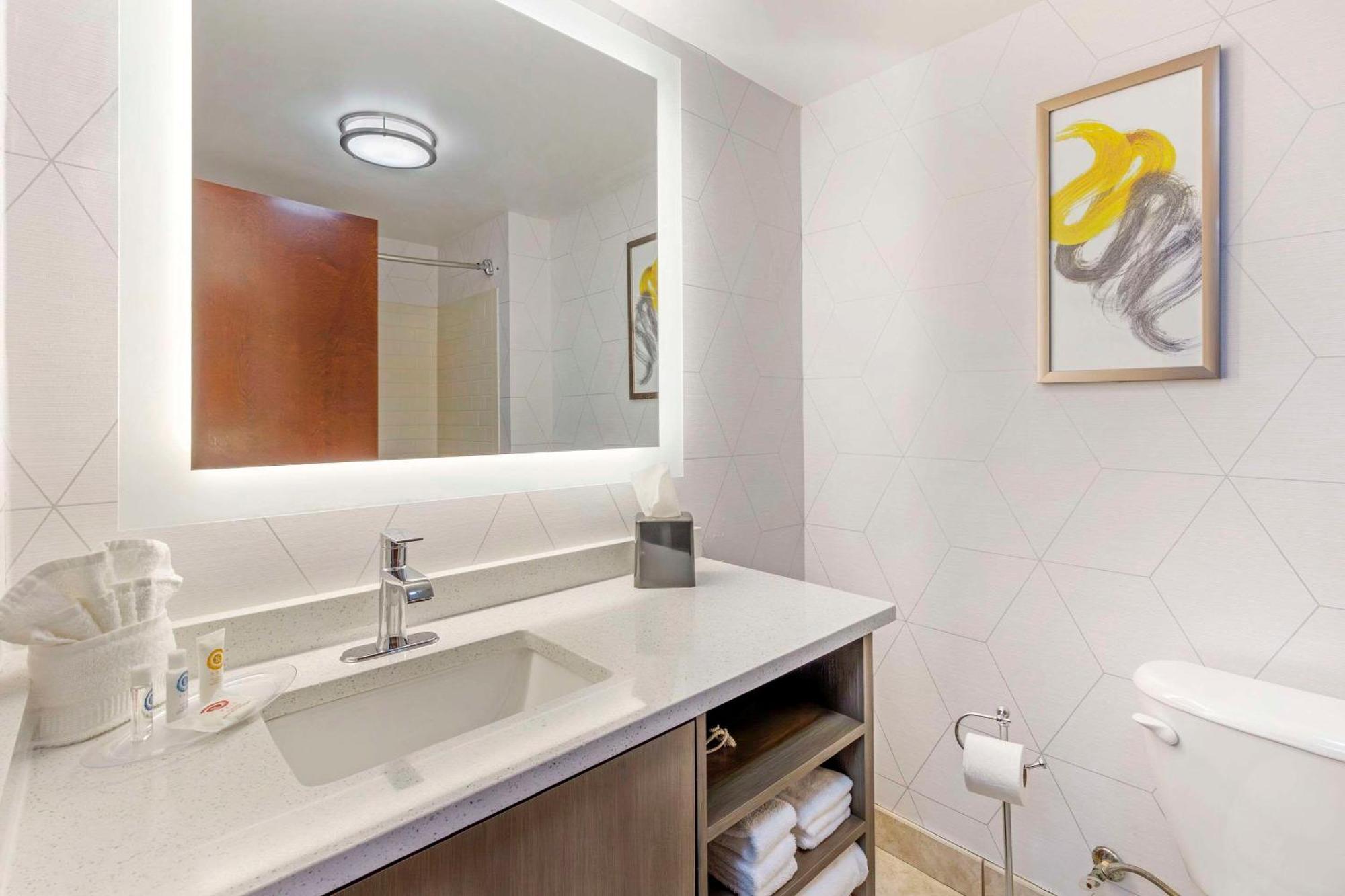 Comfort Suites Whitsett - Greensboro East Екстериор снимка