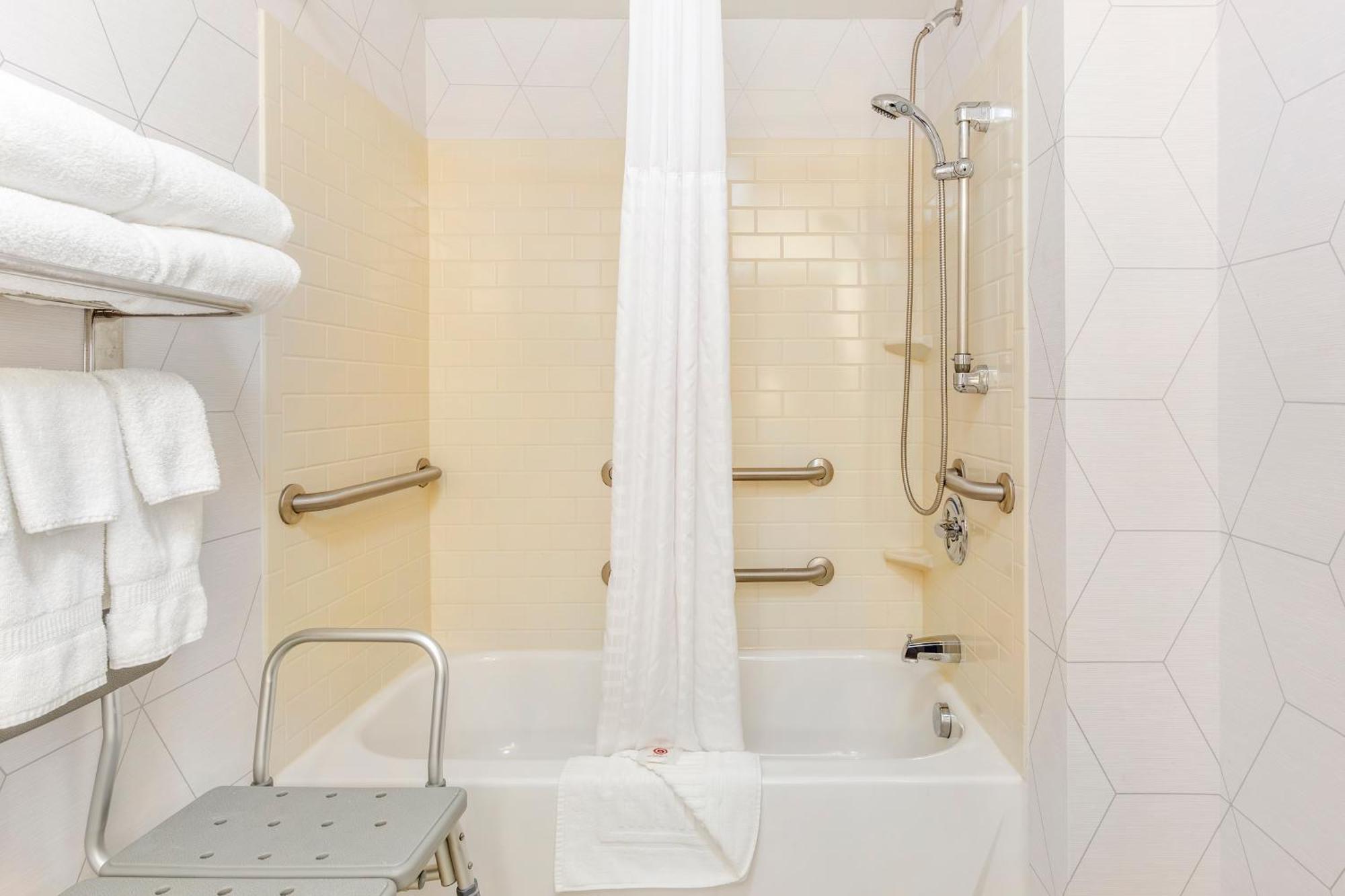 Comfort Suites Whitsett - Greensboro East Екстериор снимка