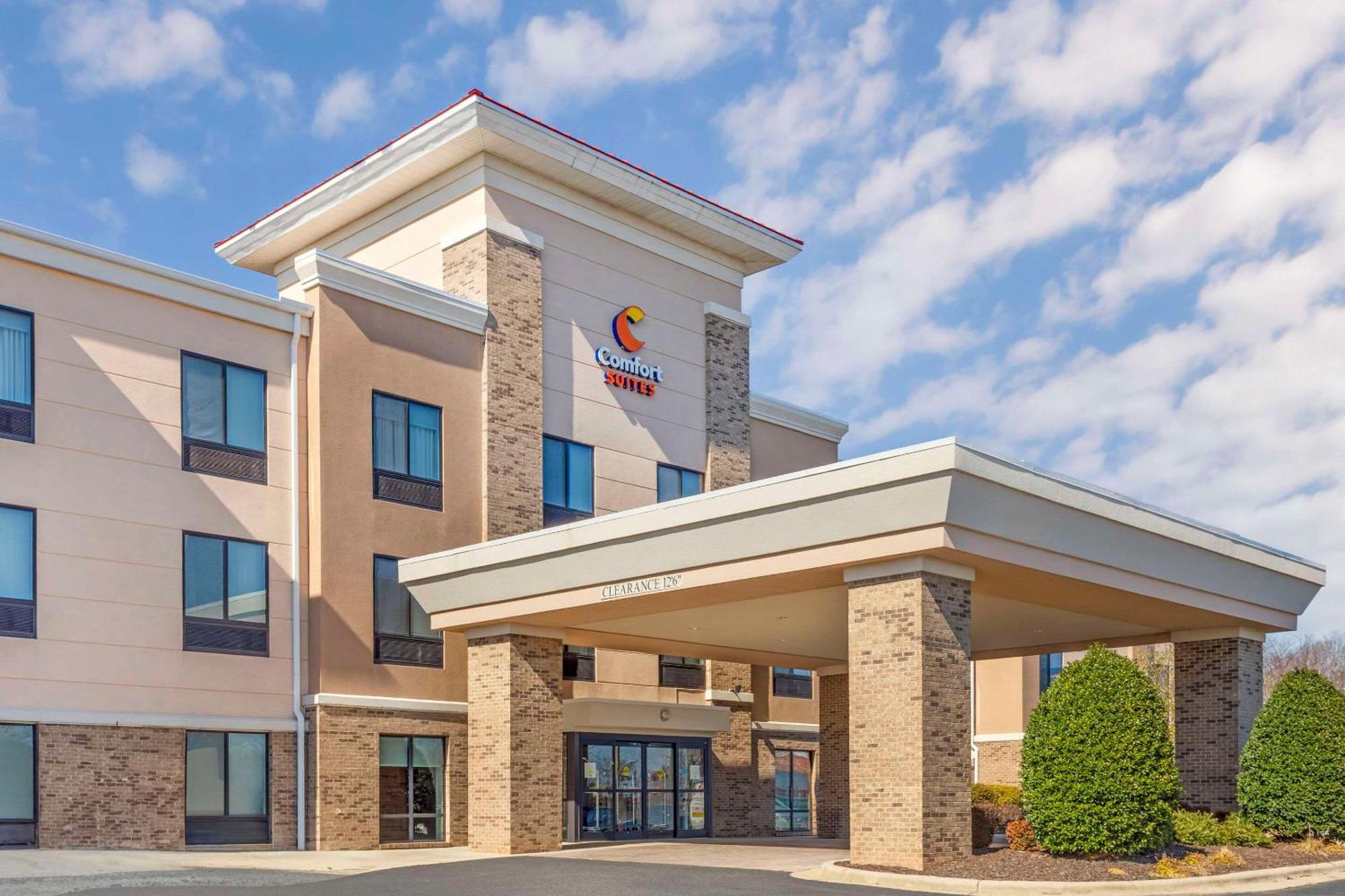 Comfort Suites Whitsett - Greensboro East Екстериор снимка