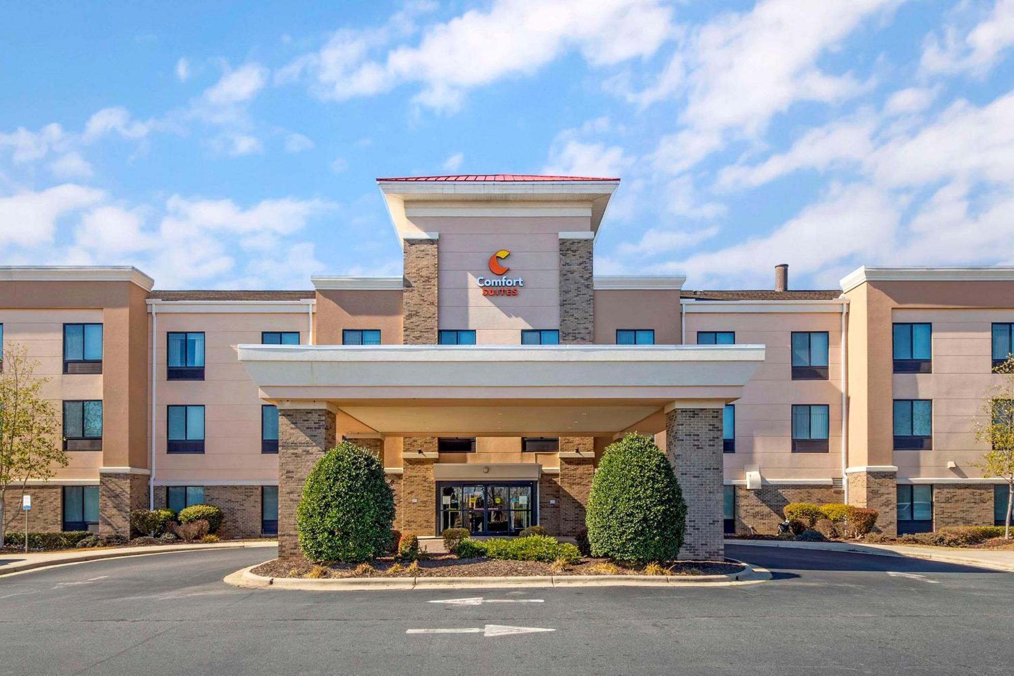 Comfort Suites Whitsett - Greensboro East Екстериор снимка