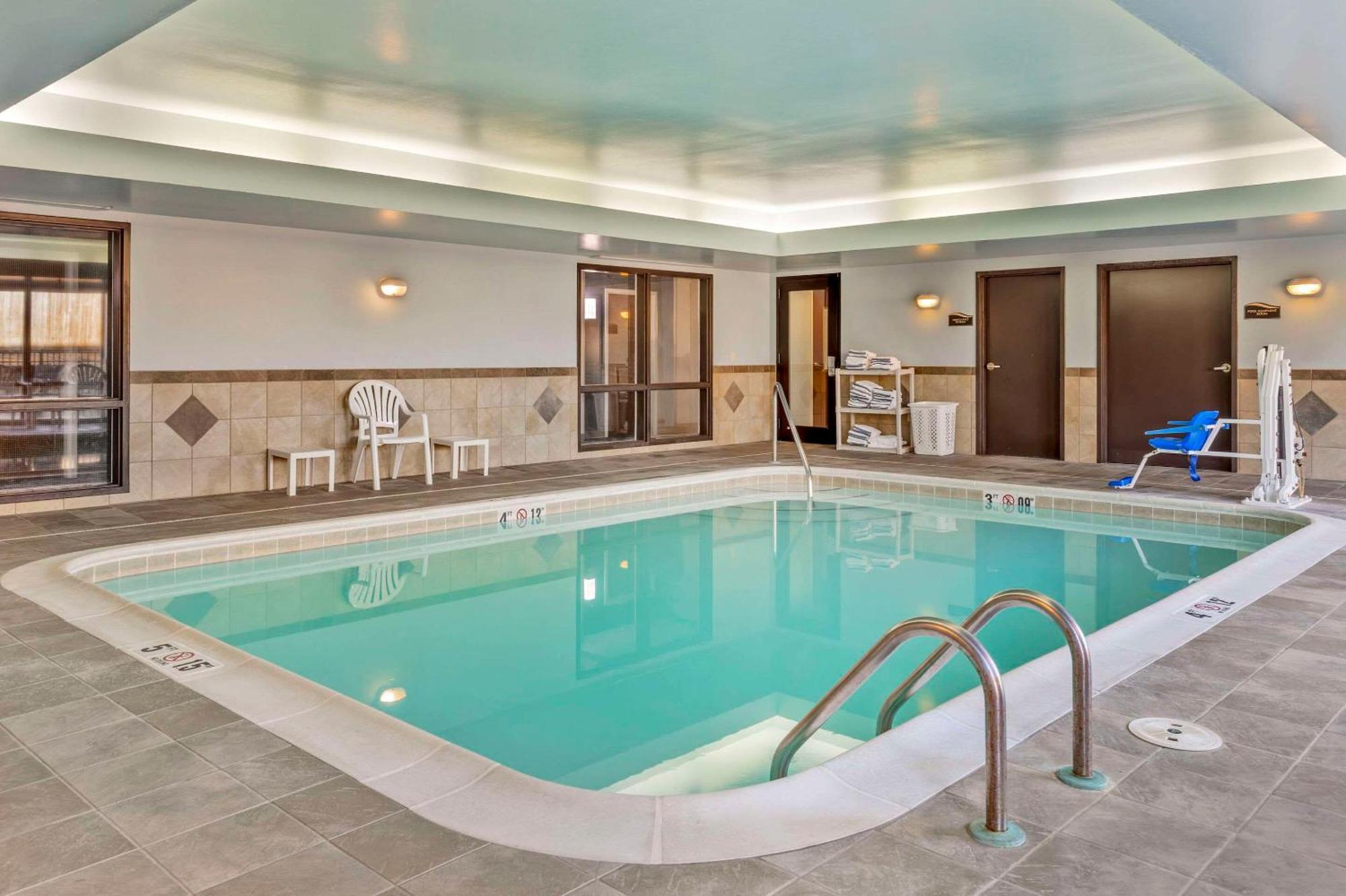Comfort Suites Whitsett - Greensboro East Екстериор снимка