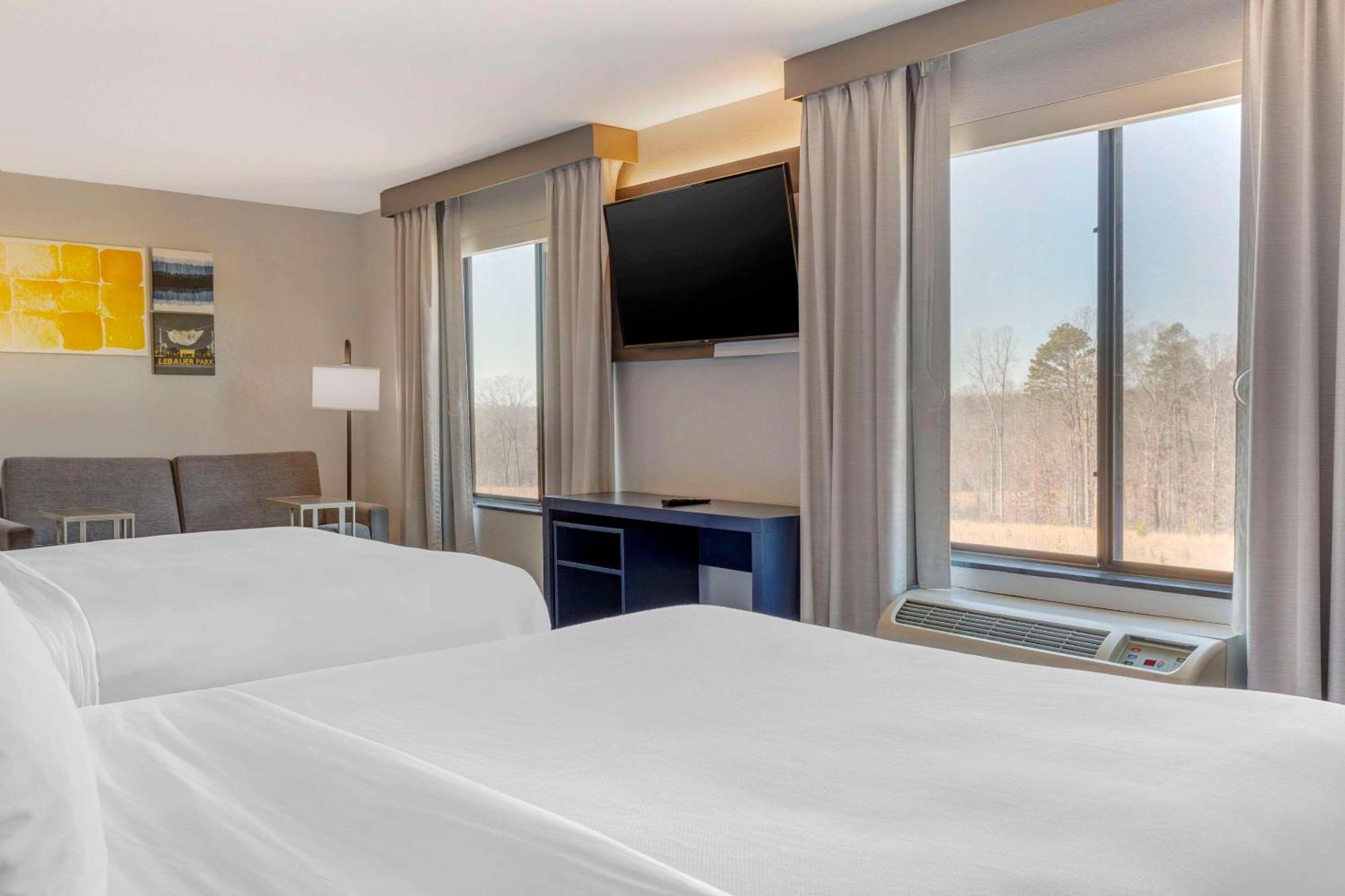 Comfort Suites Whitsett - Greensboro East Екстериор снимка