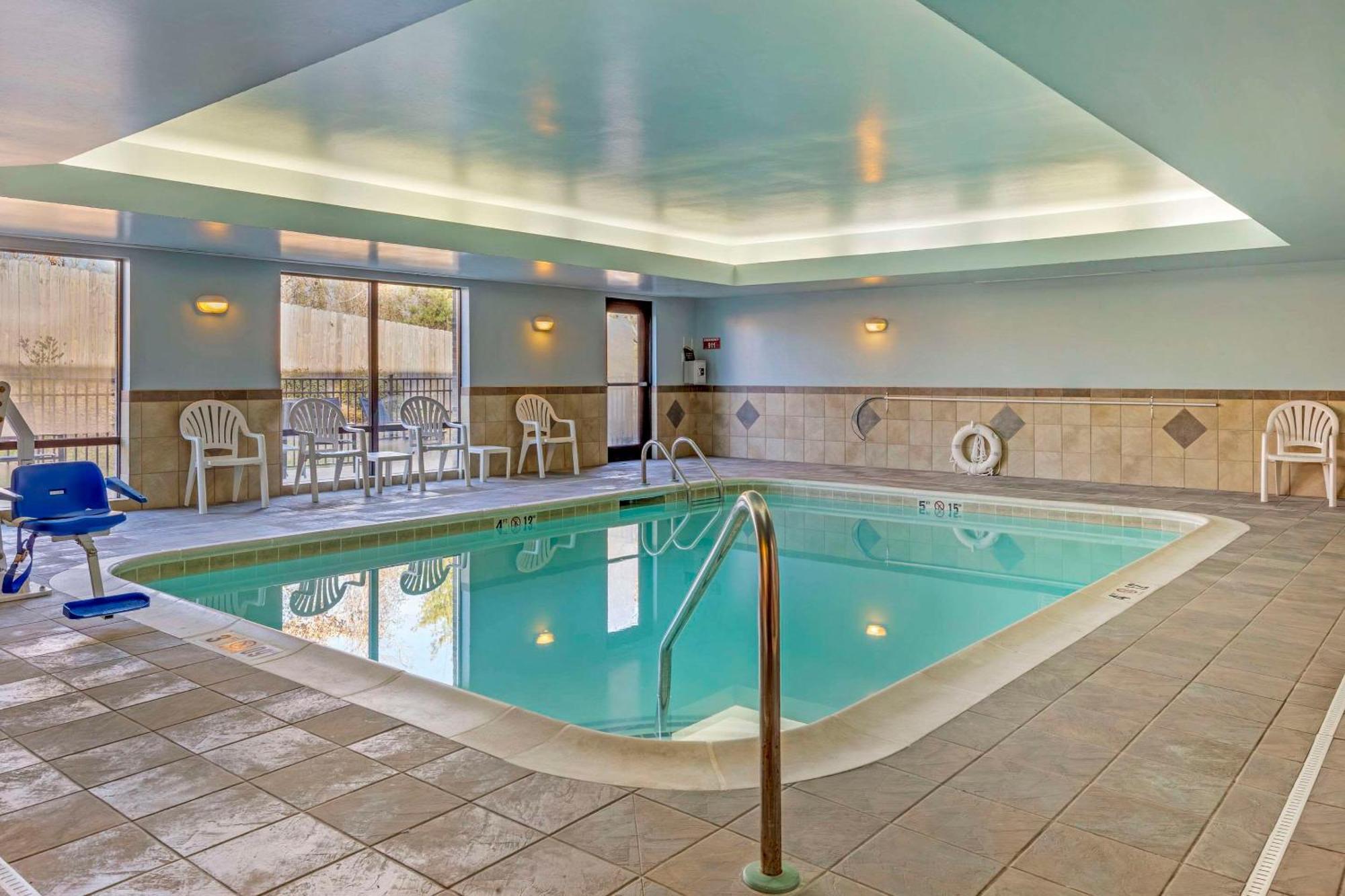 Comfort Suites Whitsett - Greensboro East Екстериор снимка