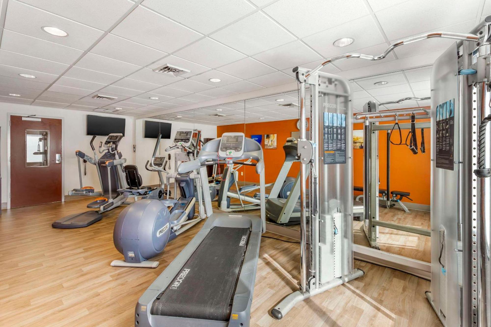 Comfort Suites Whitsett - Greensboro East Екстериор снимка