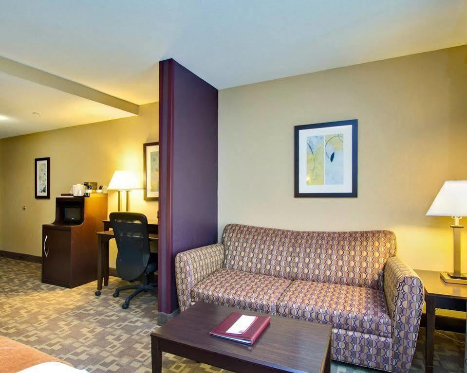 Comfort Suites Whitsett - Greensboro East Екстериор снимка