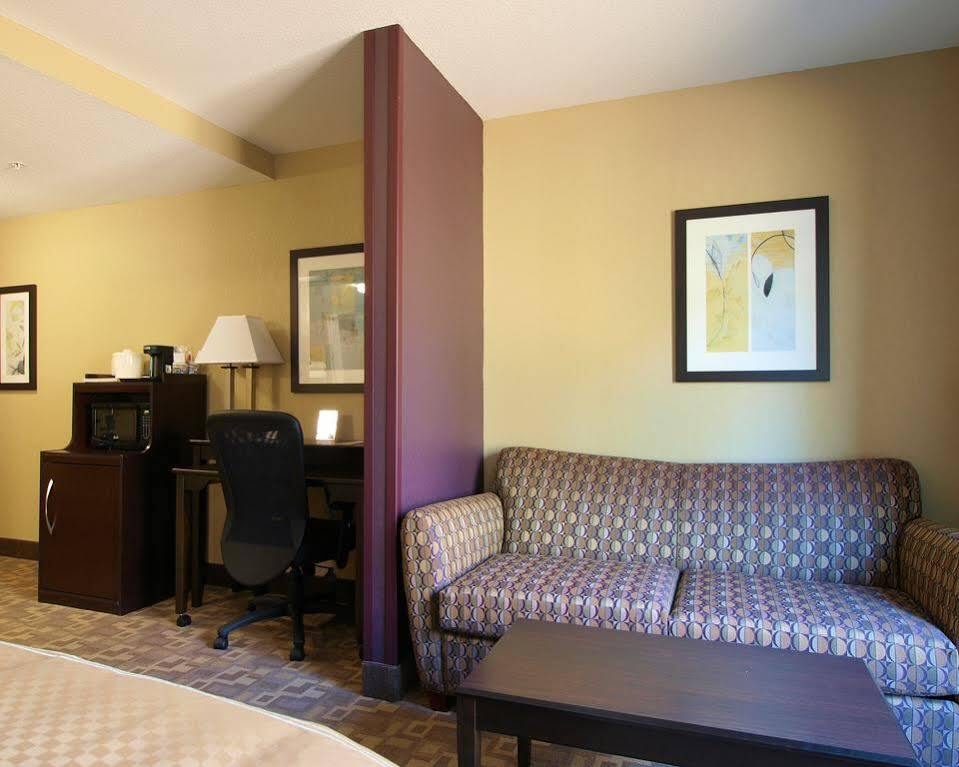 Comfort Suites Whitsett - Greensboro East Екстериор снимка